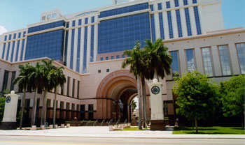 Courthouse representing no contact orders and injunctions in Florida